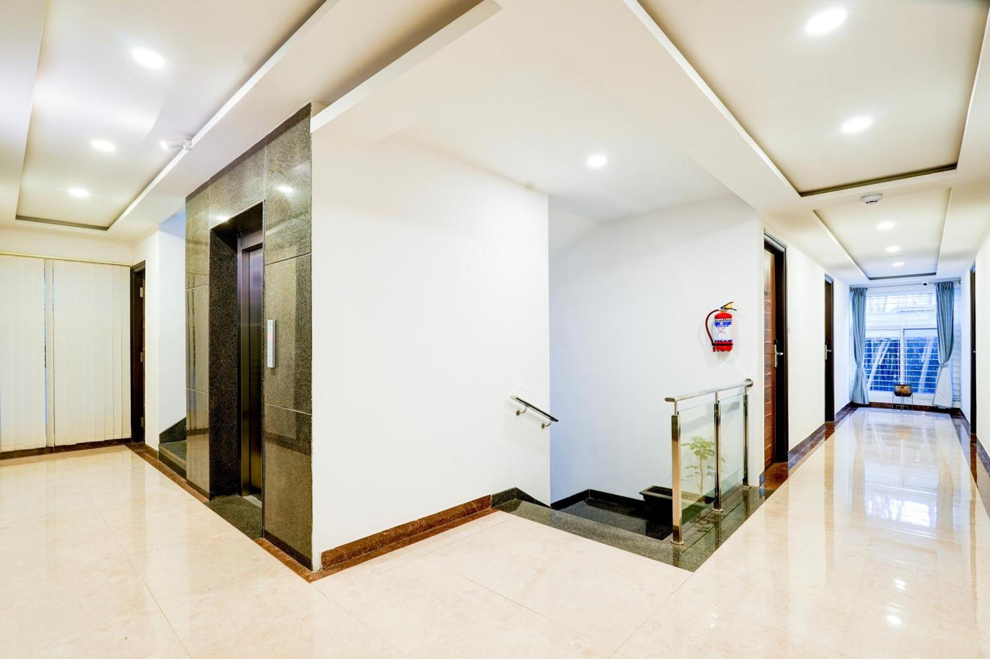 Super Townhouse Oak Aecs Formerly Bangalore Times Exteriér fotografie
