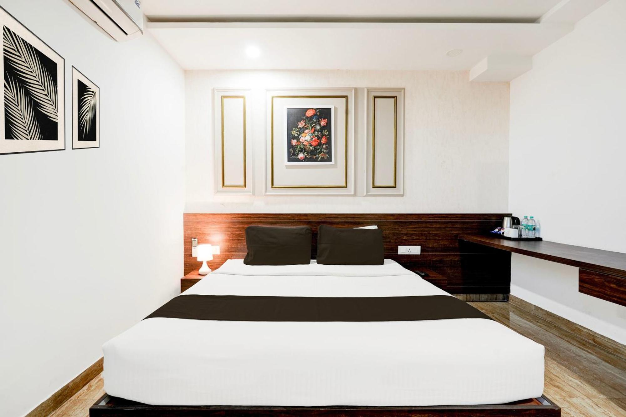 Super Townhouse Oak Aecs Formerly Bangalore Times Exteriér fotografie